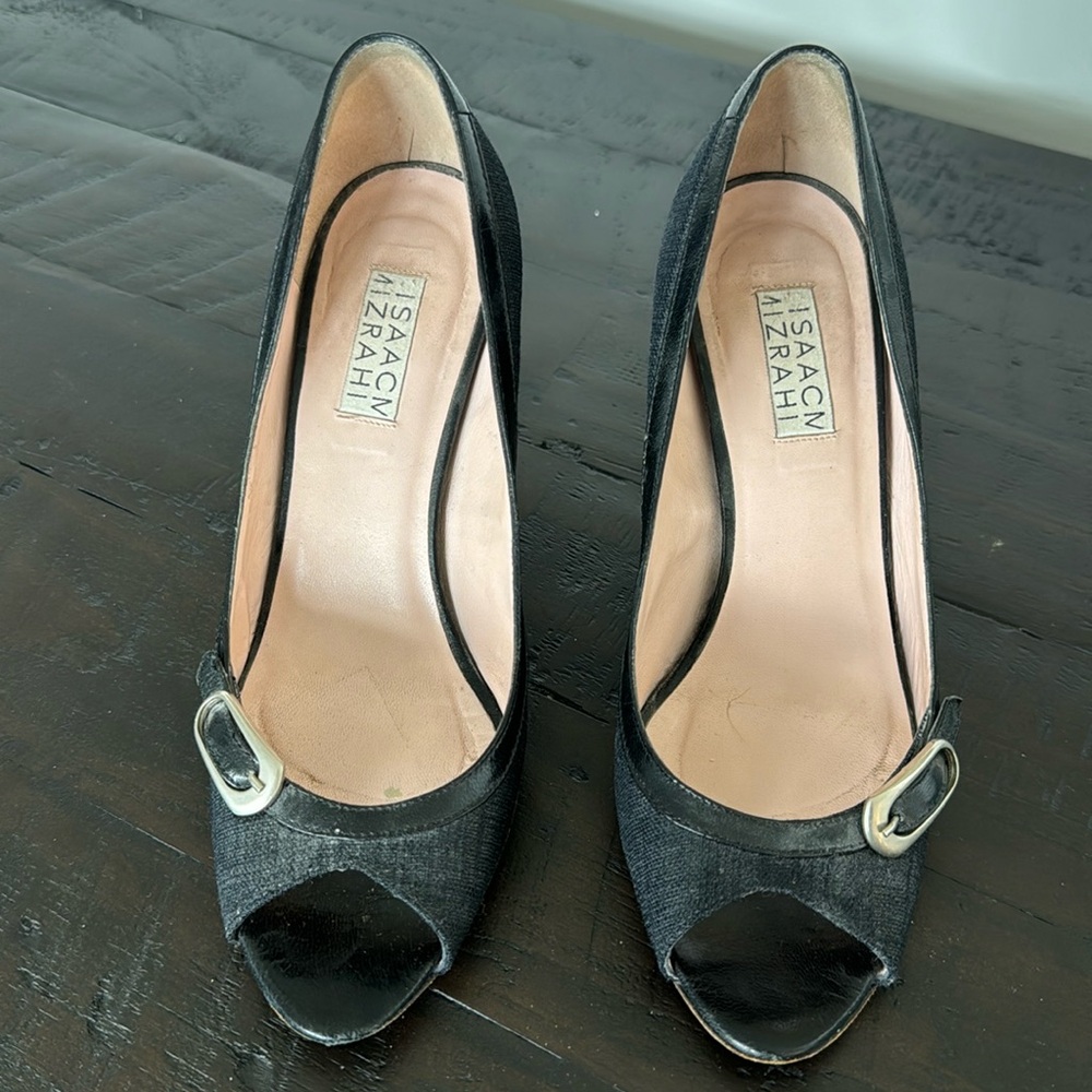 Vintage Isaac mizrahi peep toe pumps black silver buckle 6